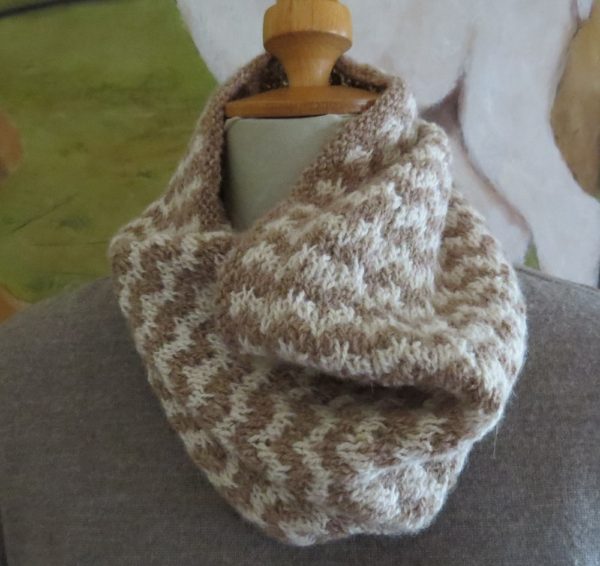 Fawn and white snood