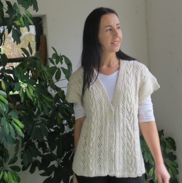 White cable gilet - Image 2