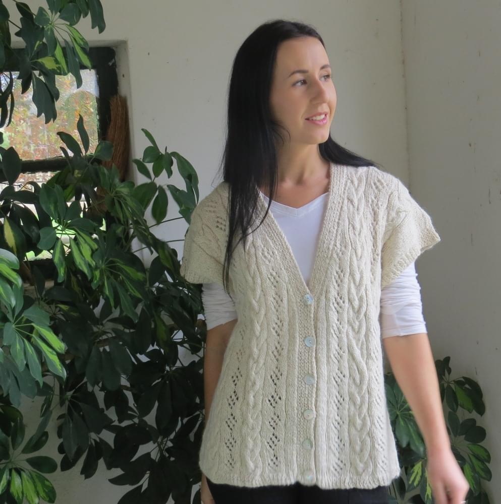 White cable gilet - Image 2