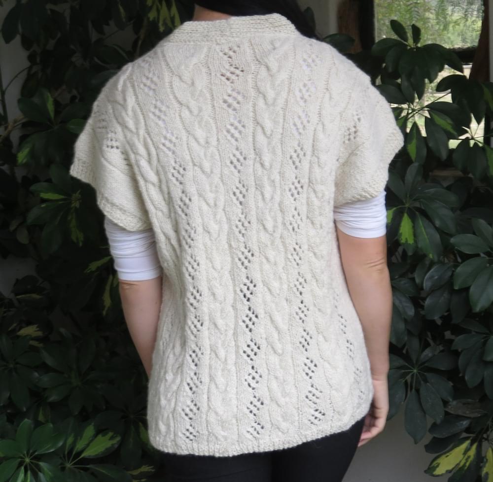 White cable gilet - Image 3